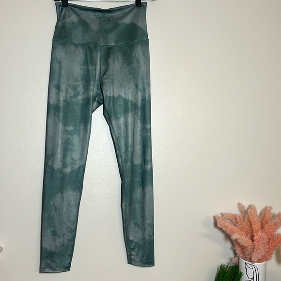 Beyond Yoga 7/8 High Rise Green Tie Dye Leggings Medium - Picture 2 of 3